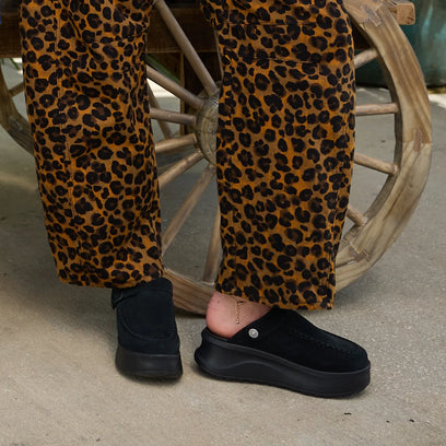 HEYDUDE Delray Clog Suede Dames Instappers Black